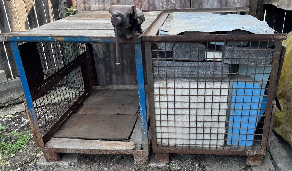 Boxpaleti metalici stare buna, pret negociabil, 2 buc.