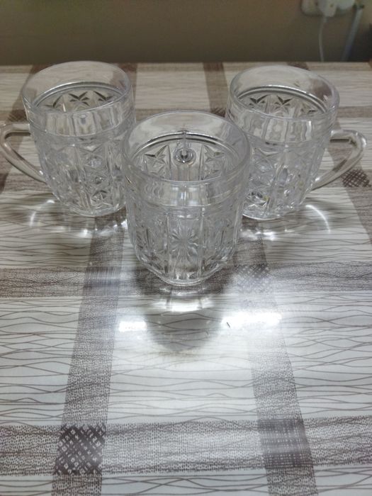 Бокалы, и фужеры.