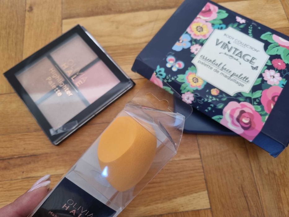 Комплект гримове козметика сенки хайлайтър и гъба