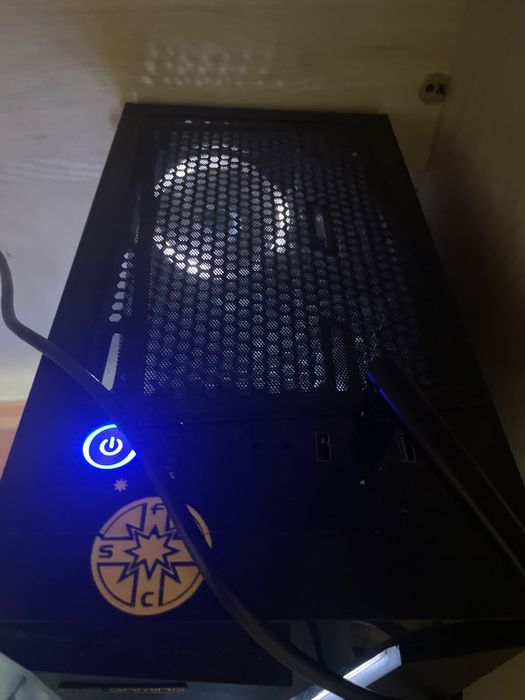Vând PC de gaming ProGaming. Procesor Intel Core i5-8500.. placa video AMD Radeon R5 430. 16 GB RAM