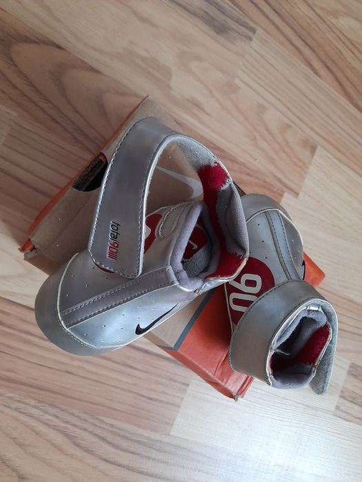Botosei bebelusi Nike originali in cutie nefolositi