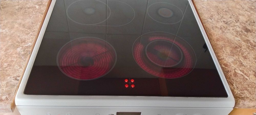 Продам электро плиту Bosch 644620