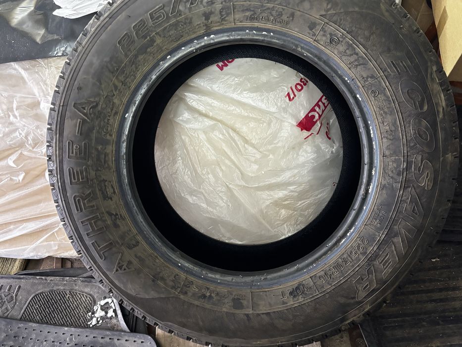 Продам комплет резины