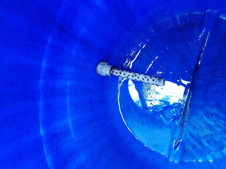 Бидон за вино 250л с канелка и стойка