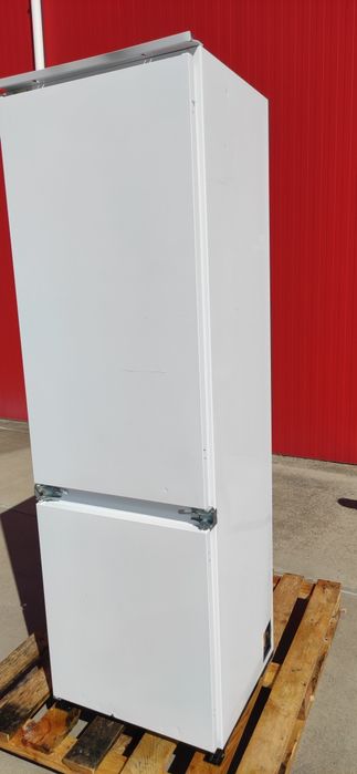 Хладилник с фризер за вграждане SMEG