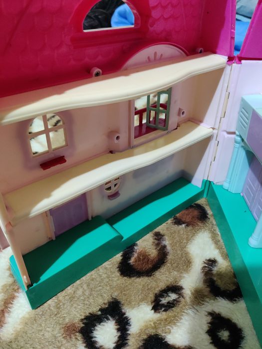 Castel păpuși barbie și căsuță papusi