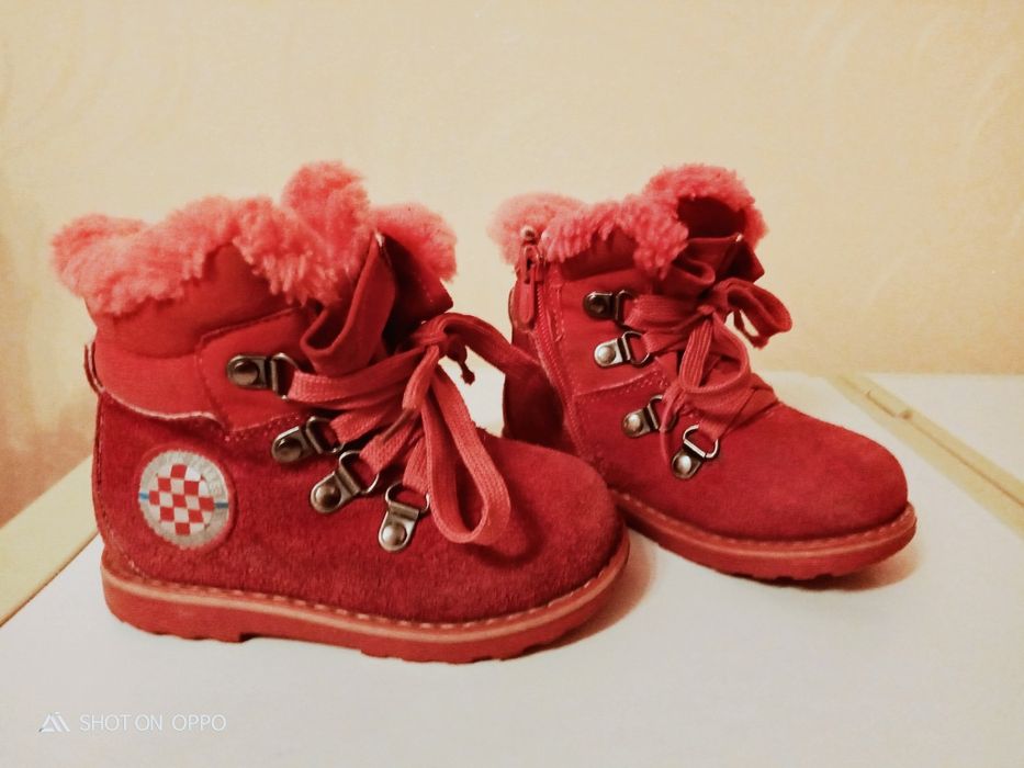 Продам зимние ботиночки для девочки