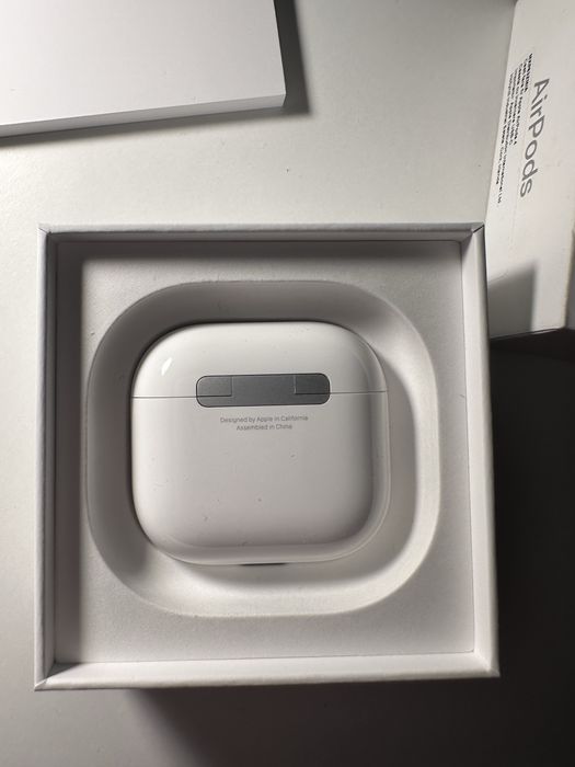 Apple AirPods 4th gen.