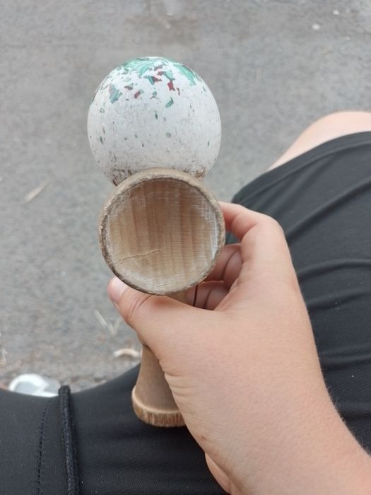 Kendama Europe record plus grip antiskid v2 cupe v2 bevel v3 a avut grip antiskid acum are antiskid v1 mai are grip nu e in stare buna dar este căutat