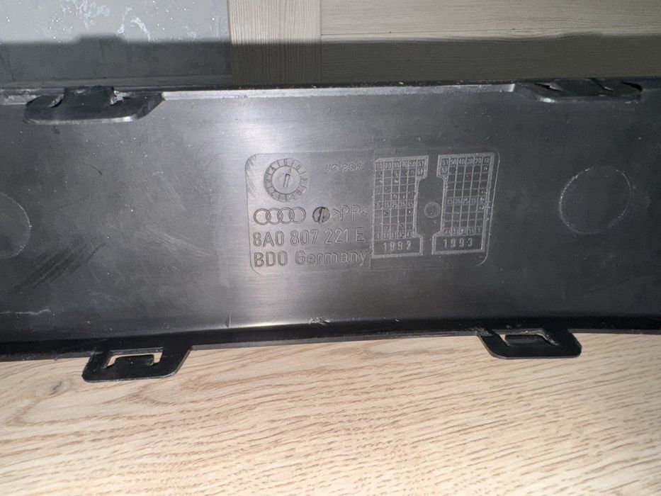 Накладка переднего бампера Ауди 80 Б4