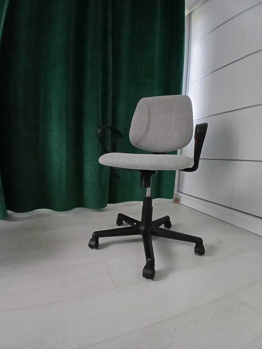 Scaun de birou gri – confortabil, stare 10/10