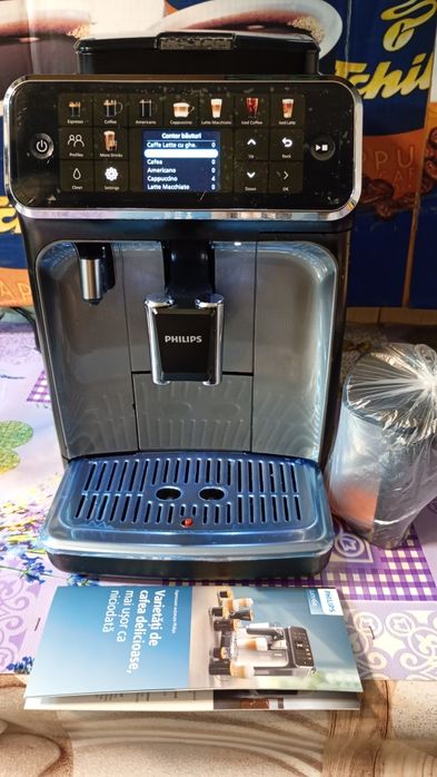 Expresor cafea Philips Latte Go 5500 câteva cafele.