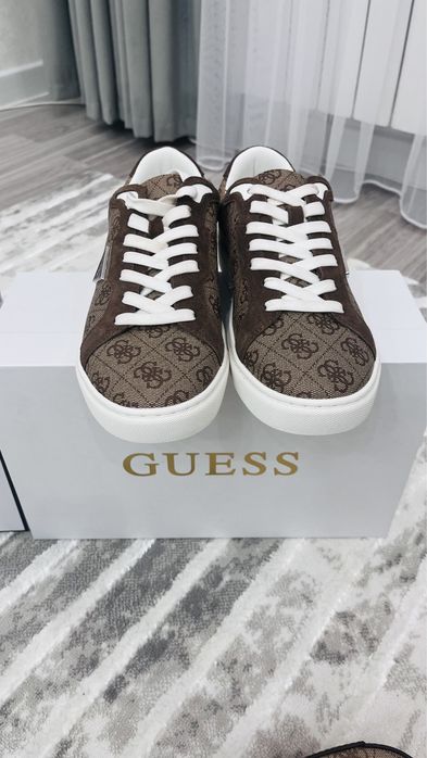 Сумкт Guess из Америки