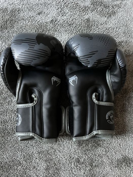 Venum Elite Boxing Gloves - Grey/Camo