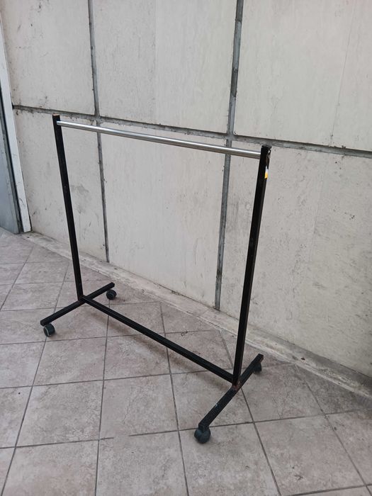 Запазено оборудване за магазин за дрехи