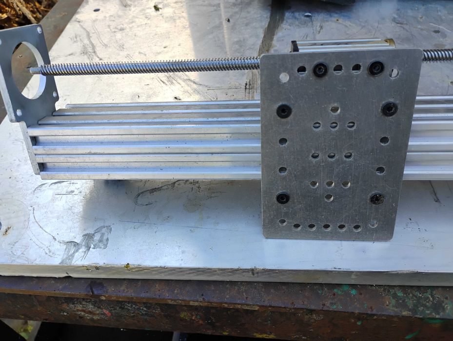Axa pentru constructie CNC