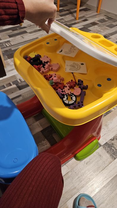 Детско пластмасово бюро