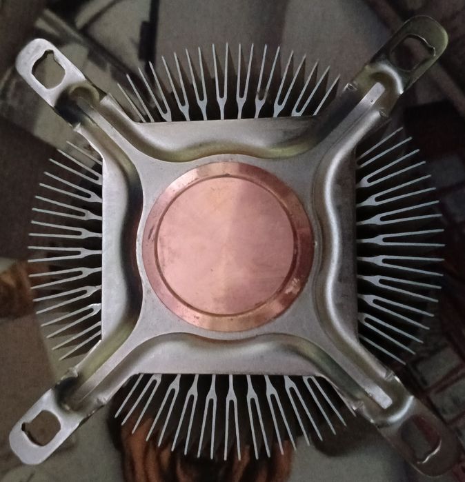 Обычный кулер для материнки