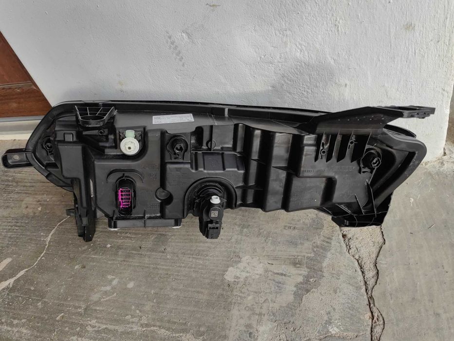 Фар Renault Megane E-Tech LED десен / Фар Рено Меган Оригинален