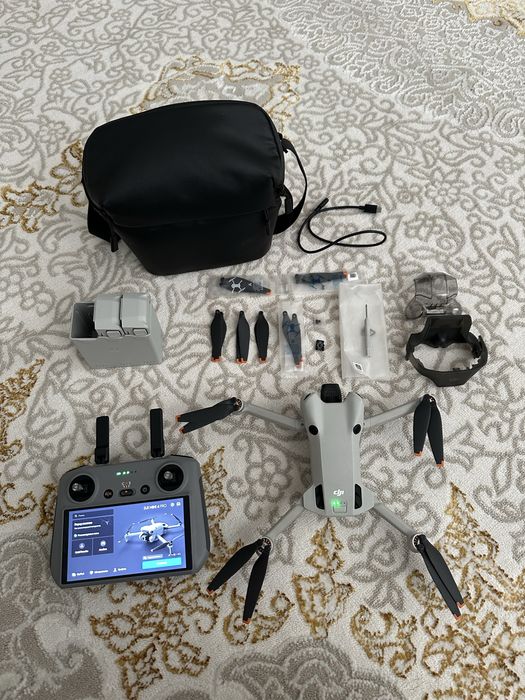 Дрон DJI Mini 4 Pro Fly More Combo Plus (DJI RC 2) белый