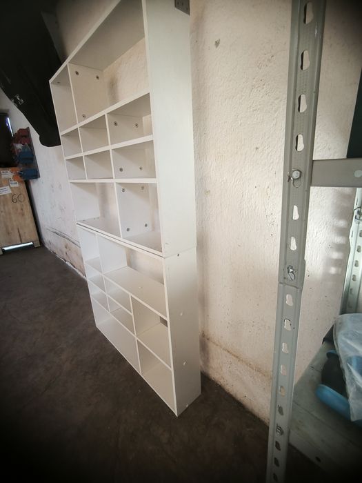 Etajere în stare bună de utilizare