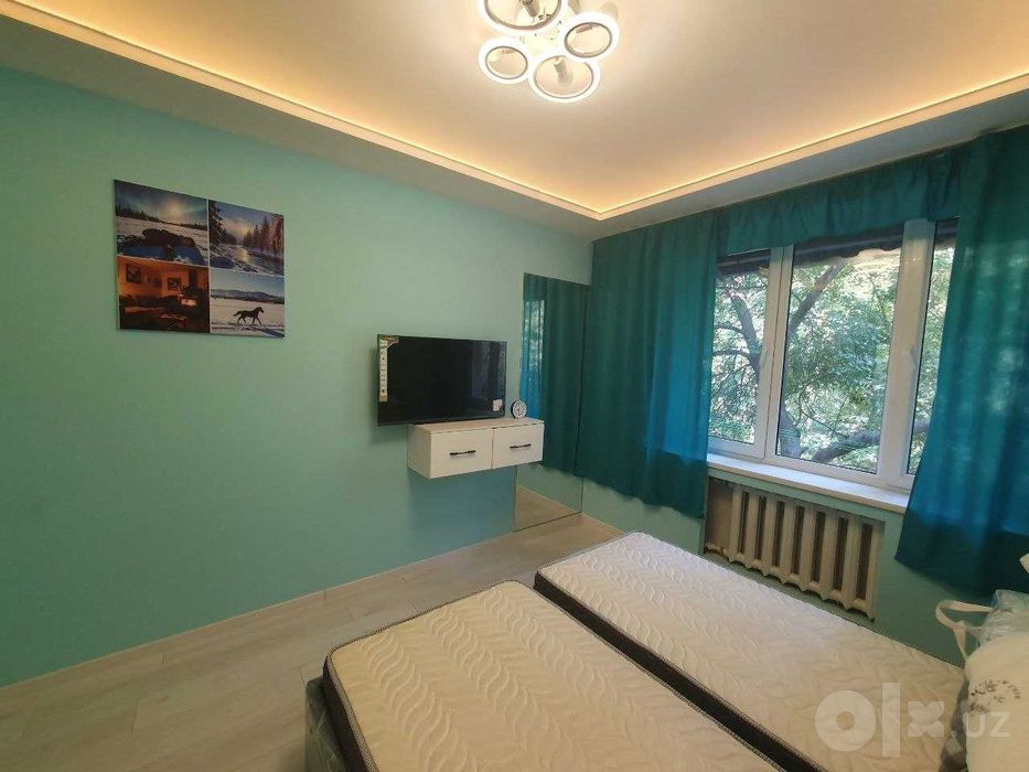 Сдается своя 3-к кв. 3/4/5 на берегу реки в центре, м. Космонавтов.