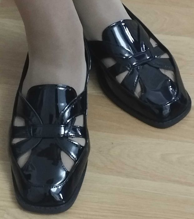Новые модные женские лоферы.