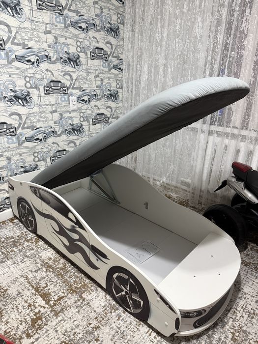 Детская кровать-машина