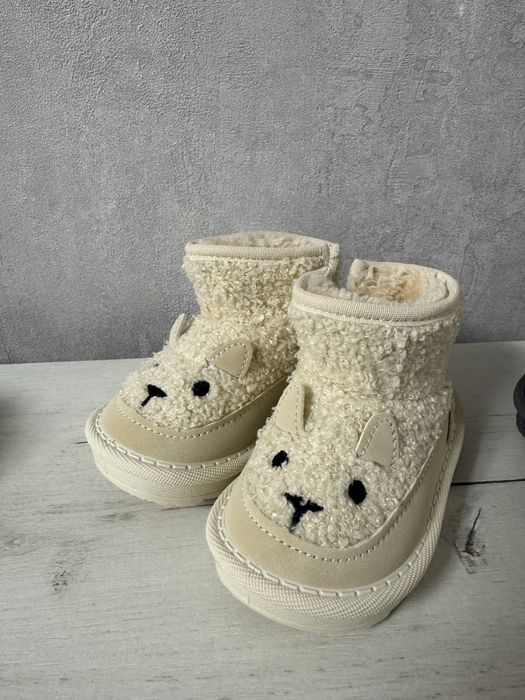 Продам детскую обувь