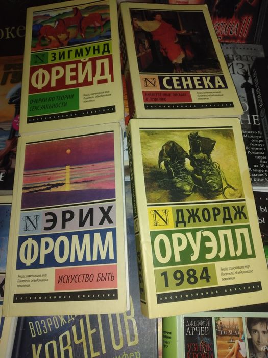 Книги разных жанров,  уточняйте по наличию. Цены от 800тг.