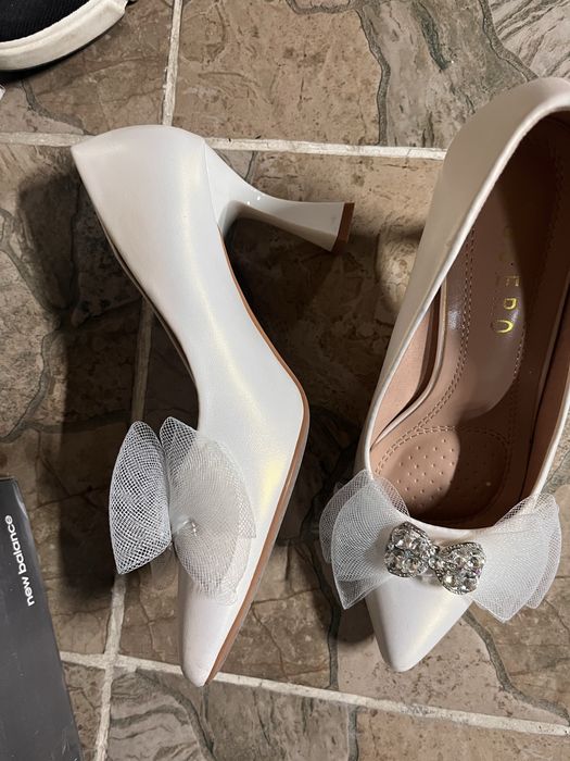 Белые/бежевые туфли