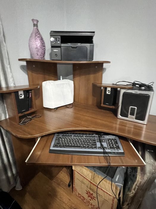 Срочно продам компьютерный стол