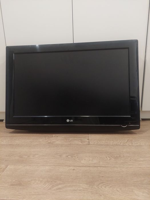 Продам телевизор LG б/у диагональ 83у