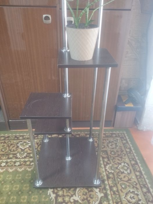 Продам подставку для цветов