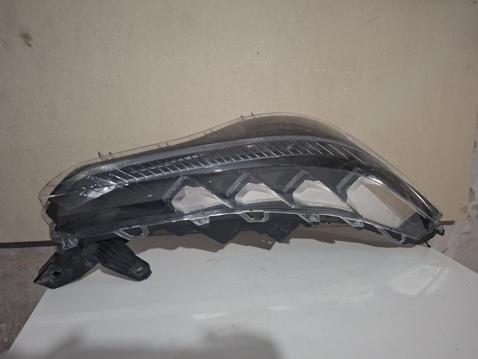 Десен фар за Toyota Corolla Cross 2021-2025