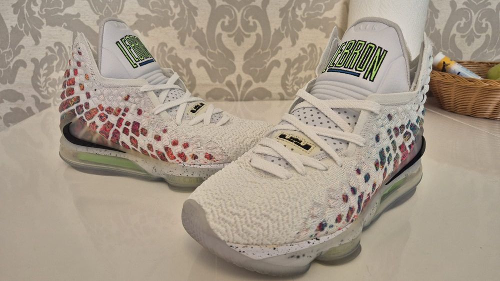 Nike LeBron 17, cod BQ3177-100,  mărimea 41.