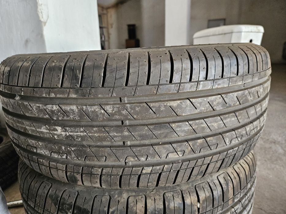 Goodyear balloni 215/55 R17