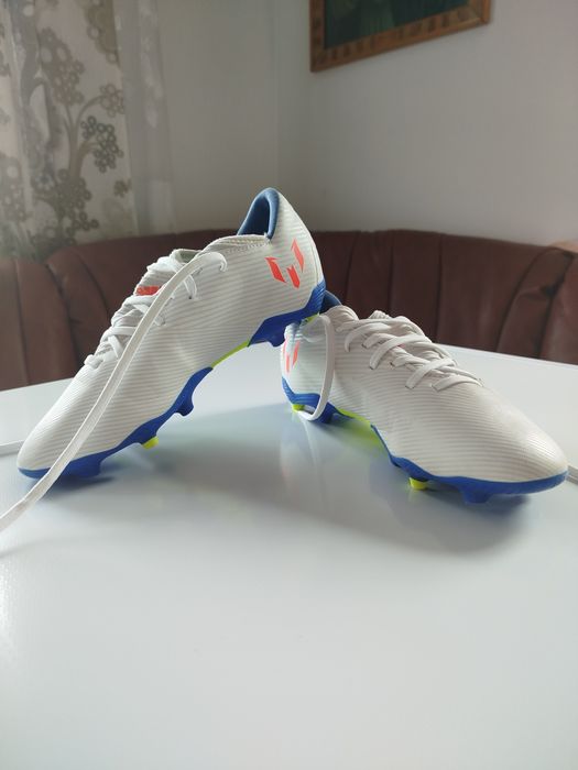 Ghete de fotbal albe