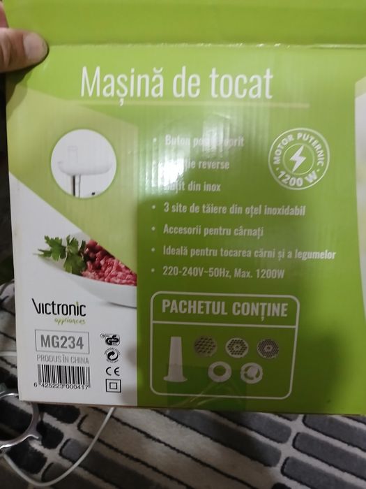Vând mașină de tocat carne și legume