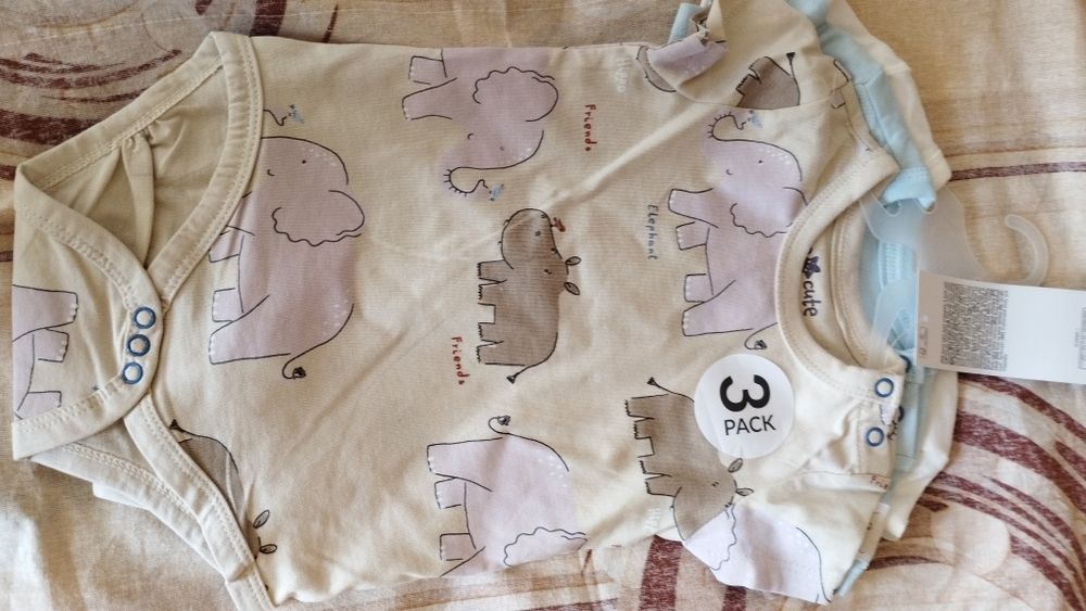 Продавам детски бодита