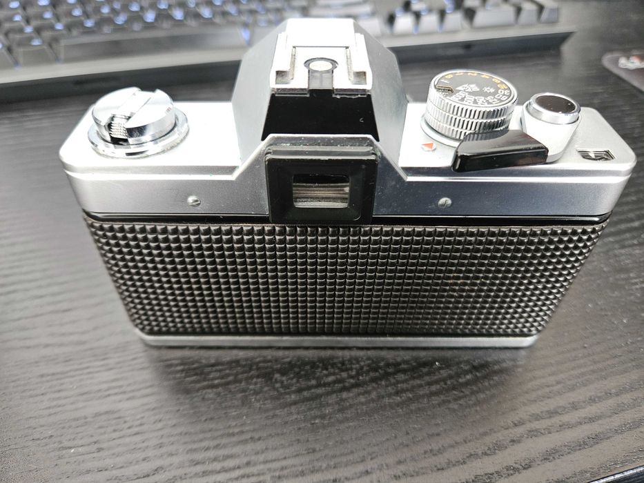 Лентов фотоапарат Praktica Super TL1000 + Zeiss Tessar 2.8/50