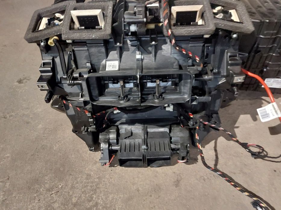 Carcasa aeroterma bord BMW F10 F11 Cod 9202574