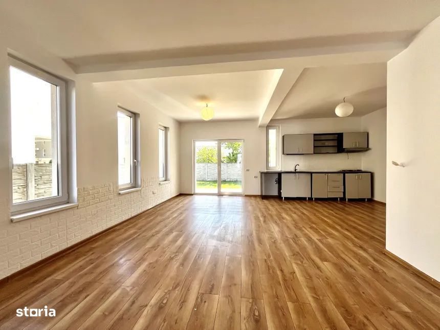 Casă de închiriat 5 camere + 5 băi + 3 balcoane + terasă 800€/luna