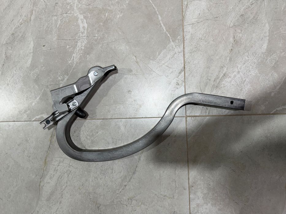 Kia K3 /петля капота