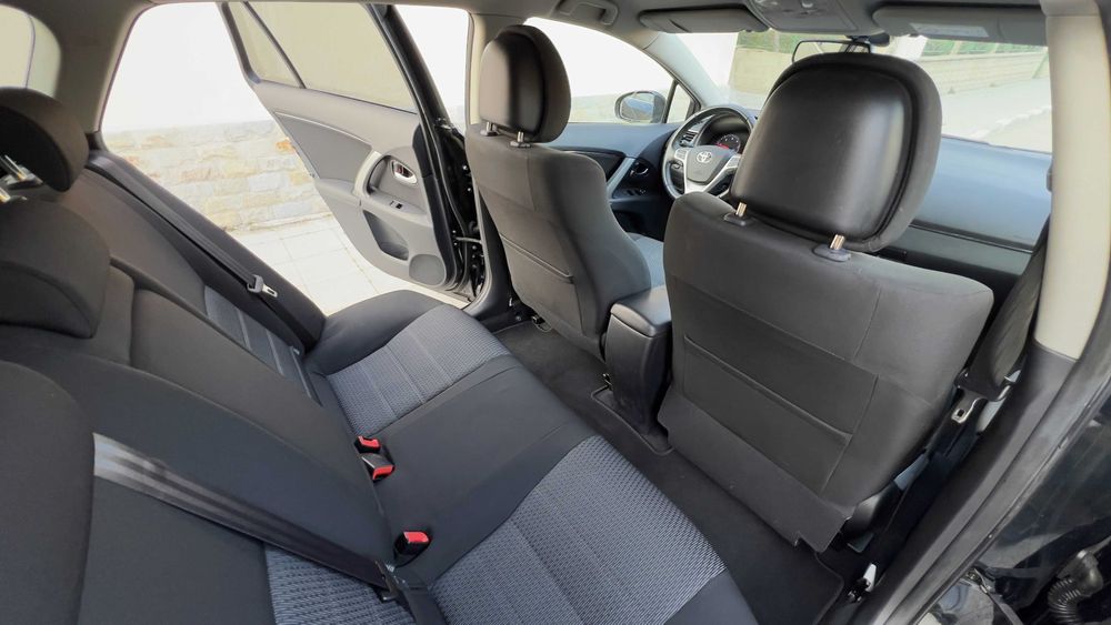 Toyota Avensis 2.2 D-4D 2014г