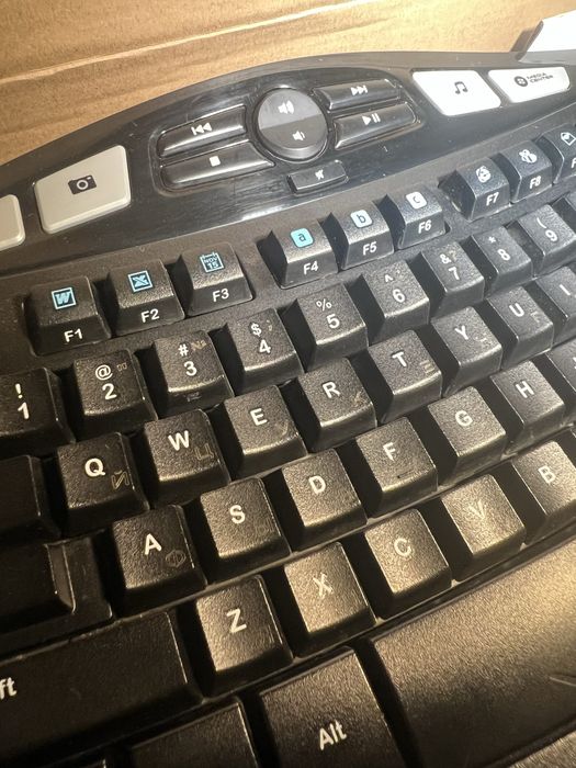 комплект беспроводной клавиатуры и мыши Logitech MK550