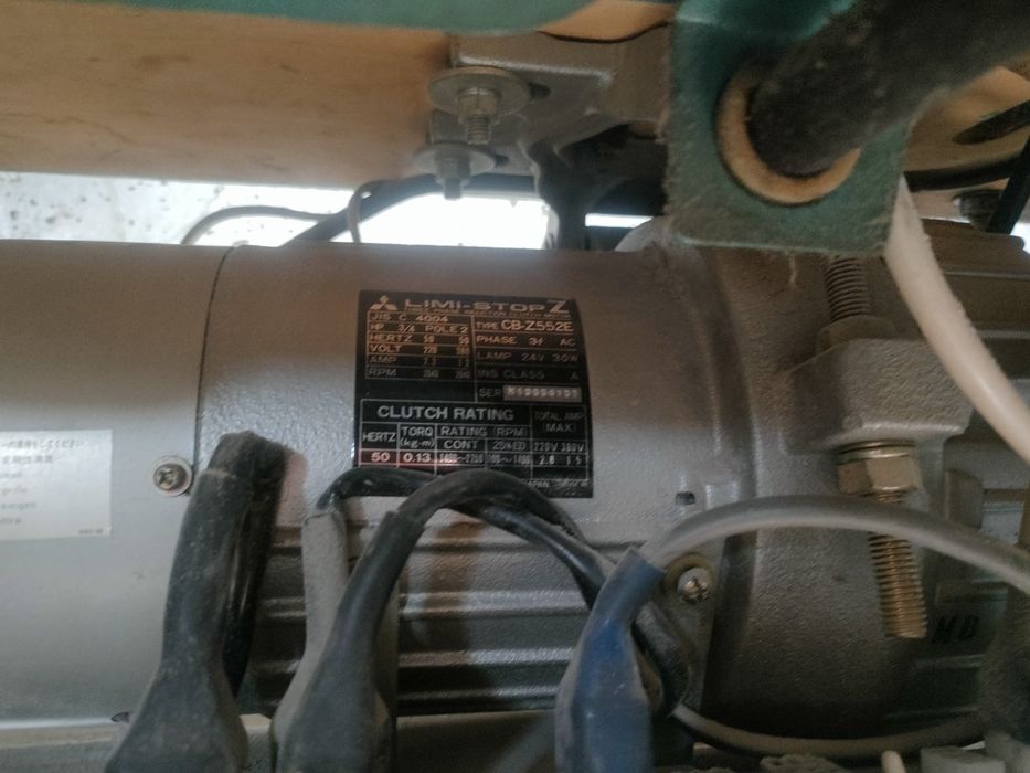 Продам швейную машинку 1022