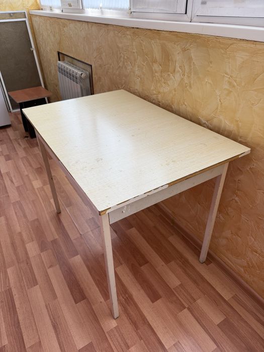 Кухонный стол