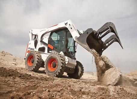 Inchiriem bobcat miniincarcator miniexcavator utilaje constructi picon