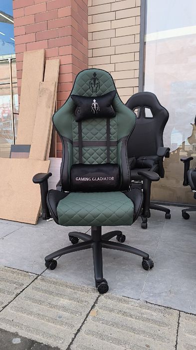 Игровое кресло компьютерное кресло:- Эргоном.форма и спортивный дизайн